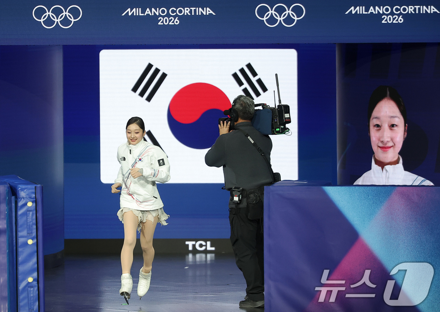 (밀라노=뉴스1) 김성진 기자 = 피겨 신지아가 17일(현지시간) 이탈리아 밀라노 아이스스케이팅 아레나에서 열린 2026 밀라노·코르티나담페초 동계올림픽 피겨 스케이팅 여자 싱글 …