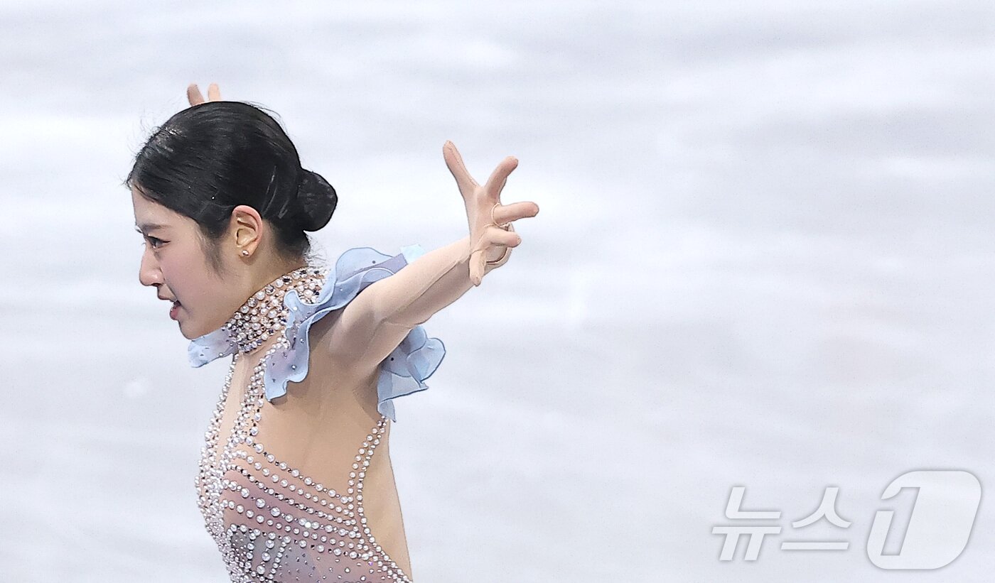 본문 이미지 - 피겨 이해인이 17일(현지시간) 이탈리아 밀라노 아이스스케이팅 아레나에서 열린 2026 밀라노·코르티나담페초 동계올림픽 피겨 스케이팅 여자 싱글 쇼트 프로그램에서 연기를 펼치고 있다. 2026.2.18 ⓒ 뉴스1 김성진 기자