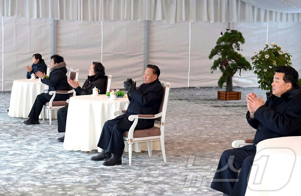 (평양 노동신문=뉴스1) = 북한 노동당 기관지 노동신문은 18일 '전국스키애호가경기 2026'가 지난 15~17일까지 마식령스키장에서 진행됐다고 보도했다. [국내에서만 사용가능. …