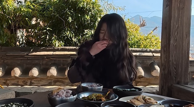 설날 '추노' 변신한 충주맨 후임…190만회 광클릭, 구독자 이탈 멈췄다