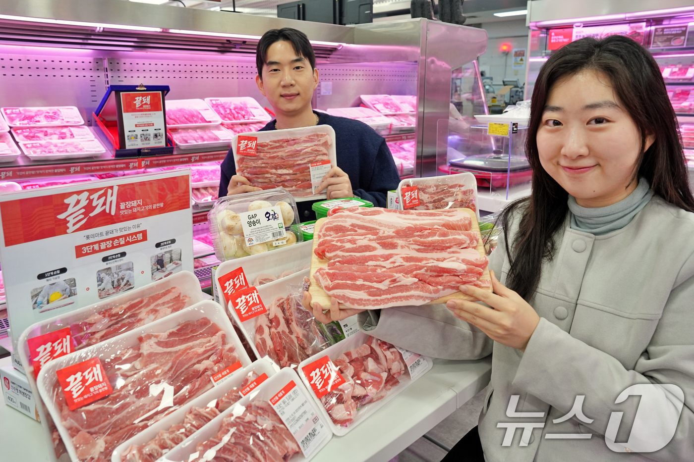 (서울=뉴스1) = 롯데마트가 오는 20일부터 25일까지 수입 돼지고기 행사 ‘끝돼 DAY’를 열고, 캐나다산 돼지고기 전 품목을 최대 50% 할인한다고 18일 밝혔다. (롯데마트 …