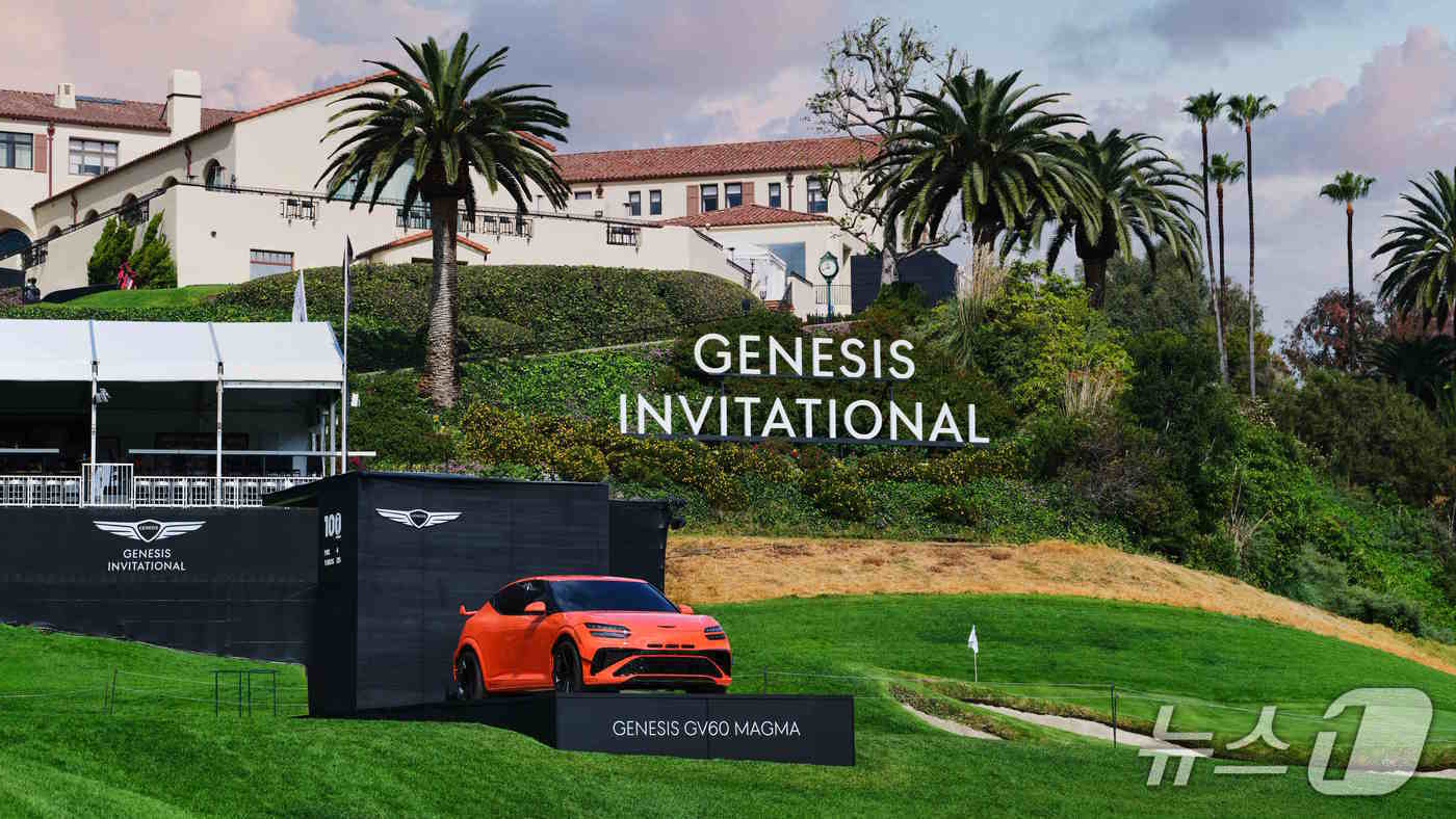 본문 이미지 - 오는 19일(현지시각) 미국 캘리포니아주(州) 리비에라 컨트리클럽에서 열리는 미국프로골프협회(PGA) 투어 토너먼트 대회 '2026 제네시스 인비테이셔널'에 제네시스 'GV60 마그마' 모델이 전시된 모습(현대자동차그룹 제공). 2026.01.18.