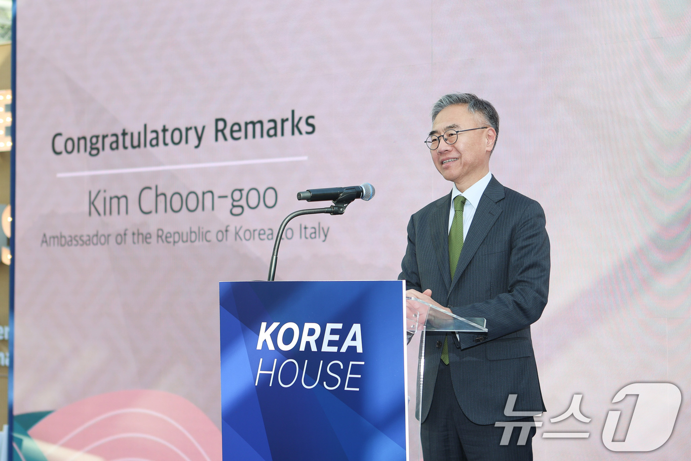 (서울=뉴스1) = 대한체육회(회장 유승민)가 설 명절을 맞아 17일(현지시간) 이탈리아 밀라노의 빌라 네키 캄필리오(Villa Necchi Campiglio)에서 운영 중인 코리 …