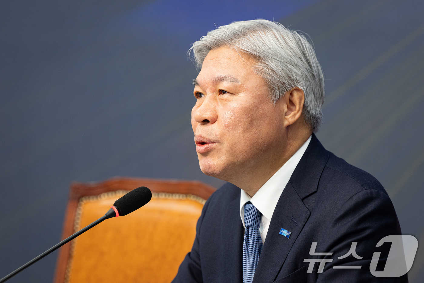 (서울=뉴스1) 유승관 기자 = 서왕진 조국혁신당 원내대표가 18일 서울 여의도 국회에서 설 민심 및 현안 기자간담회를 하고 있다. 2026.2.18/뉴스1