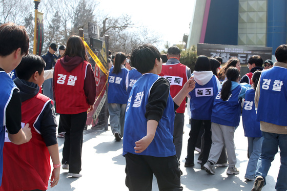 "'경도'에 '감튀모임' 즐기다 무릎 나가는 줄 모른다"