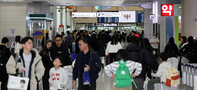 설 연휴 마지막 날 제주공항 '북적'…승객 9만 명 오간다