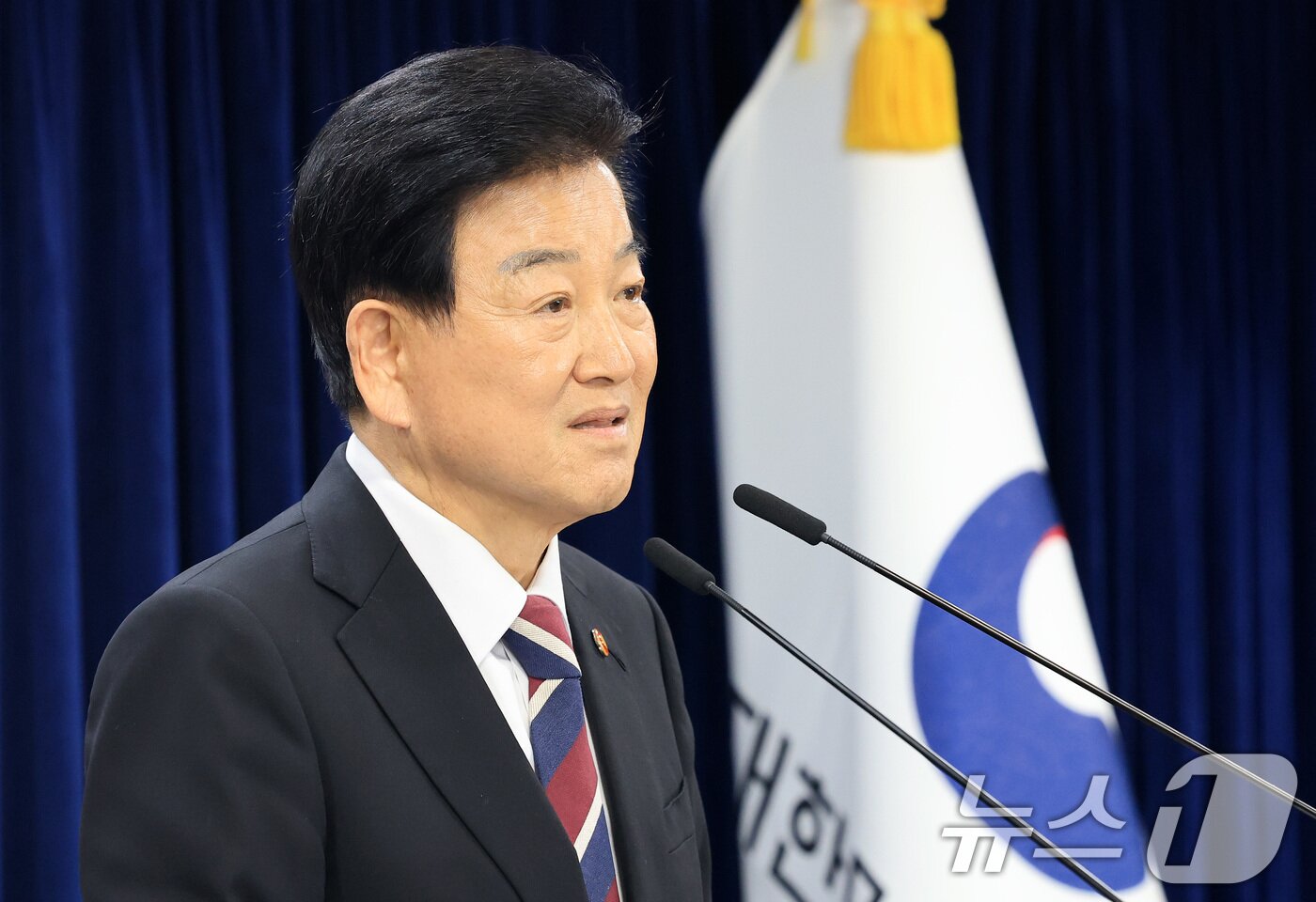 본문 이미지 - 정동영 통일부 장관이 18일 서울 종로구 정부서울청사에서 무인기 사건 관련 입장 및 재발방지대책 추진 계획을 발표하고 있다. 2026.2.18 ⓒ 뉴스1 임세영 기자