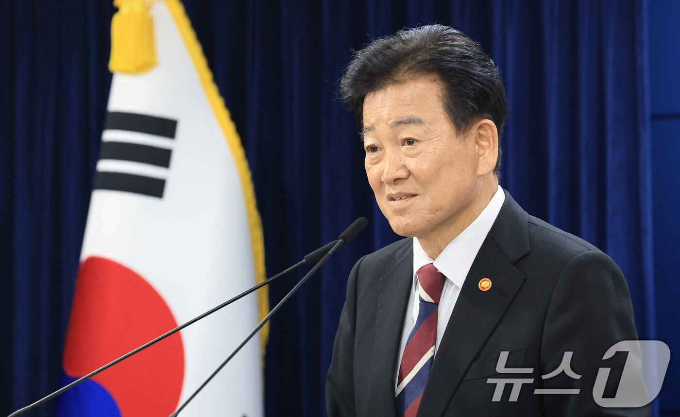 본문 이미지 - 정동영 통일부 장관이 18일 서울 종로구 정부서울청사에서 무인기 사건 관련 입장 및 재발방지대책 추진 계획을 발표하고 있다. 2026.2.18 ⓒ 뉴스1 임세영 기자