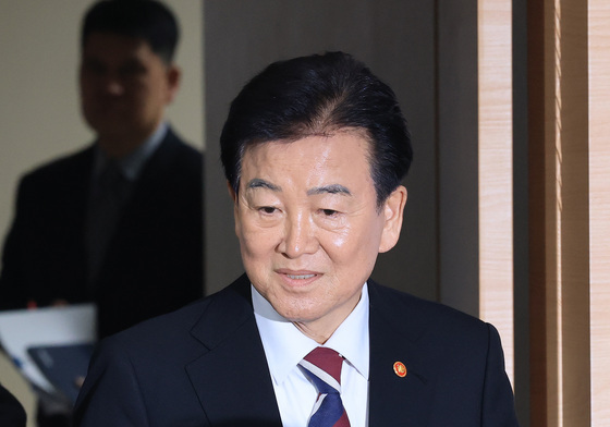 브리핑 나서는 정동영 장관