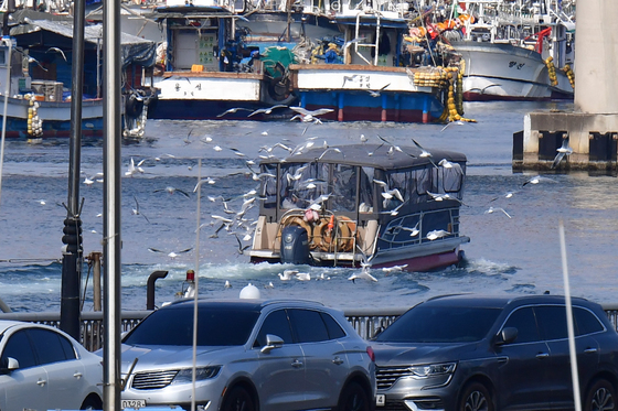 설 연휴 마지막 날 즐기는 관광객들