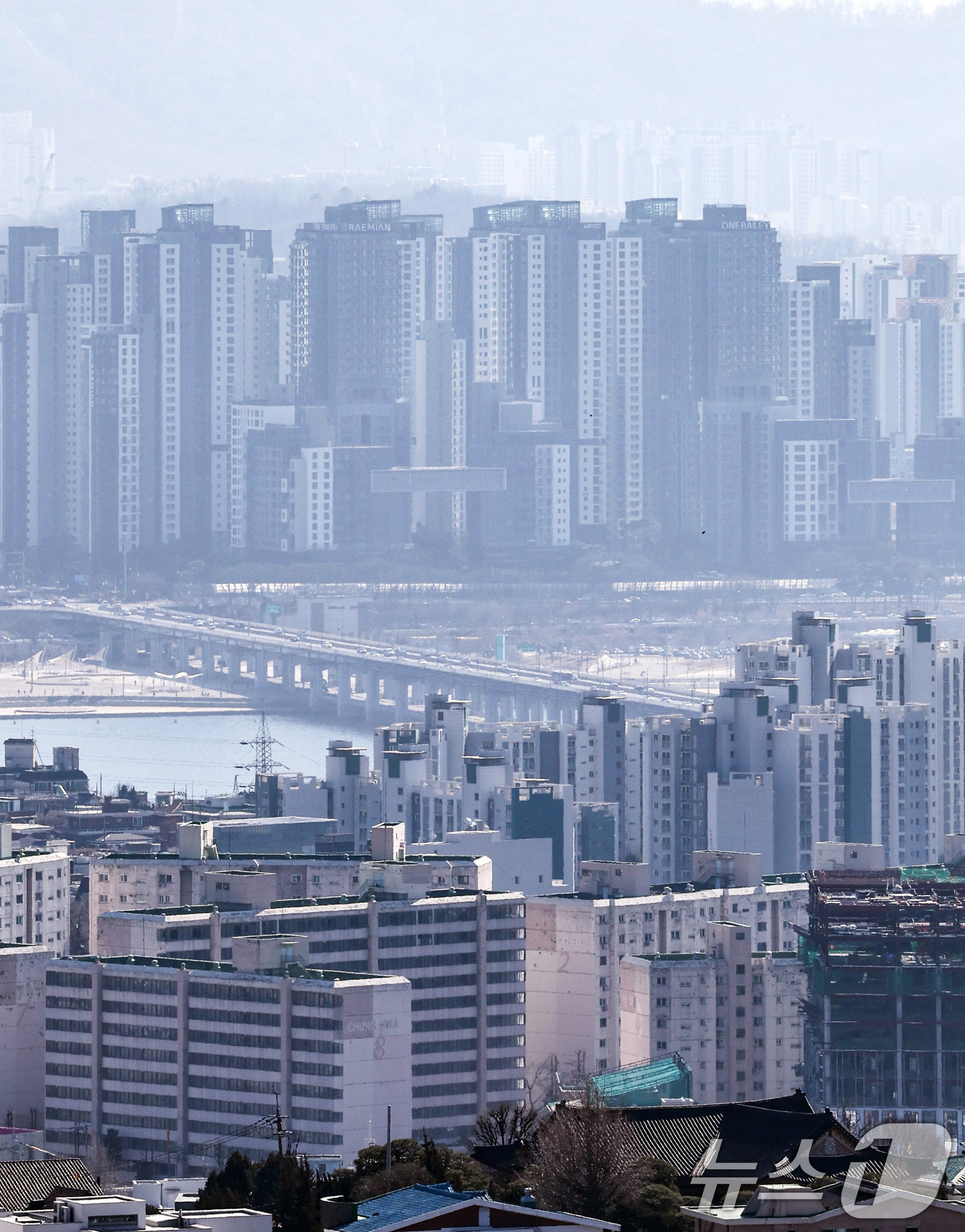 (서울=뉴스1) 최지환 기자 = 18일 국토교통부 실거래가 공개 시스템에 따르면 올해 1월1일부터 이날까지 등록된 서울 아파트 매매 계약 5684건 중 15억 원 이하 아파트의 비 …