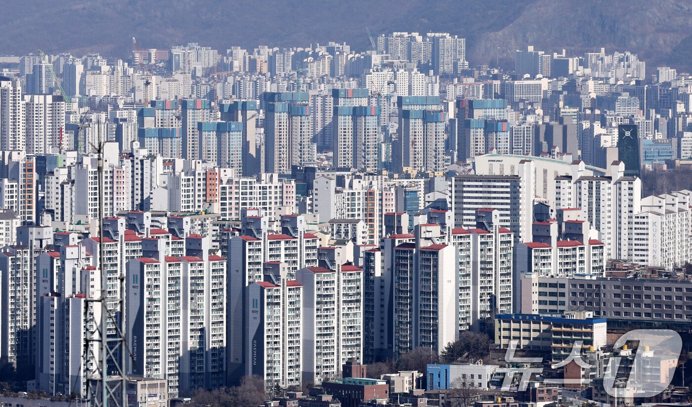 본문 이미지 -  서울 시내 아파트 단지의 모습. 2026.2.18 ⓒ 뉴스1 최지환 기자