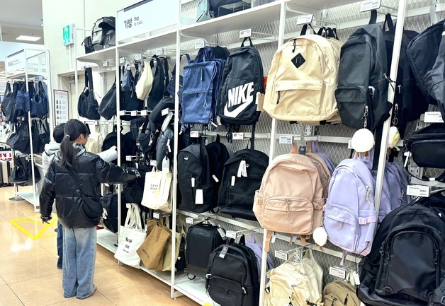 "신학기 준비 알차게 하세요"…롯데마트, 신학기 용품 최대 30% 할인