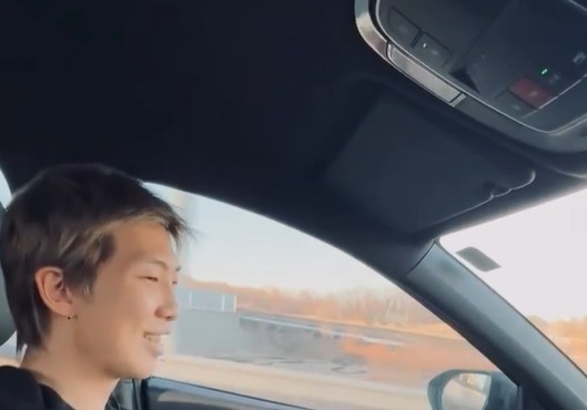 운전면허 딴 방탄소년단 RM, 운전 영상 공개 "나도 웃김"