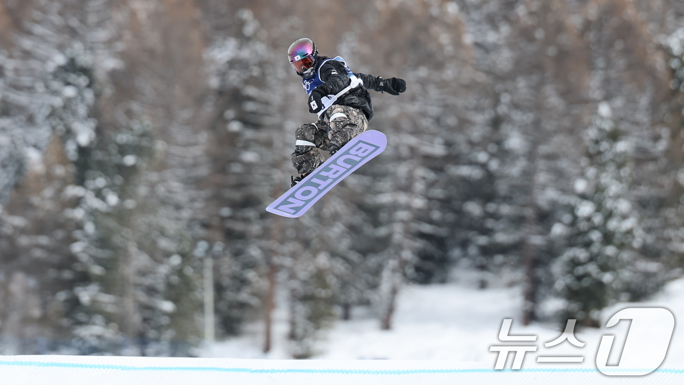 (밀라노=뉴스1) 김진환 기자 = 스노보드 유승은이 18일(현지시간) 이탈리아 리비뇨 스노파크에서 열린 2026 밀라노·코르티나담페초 동계올림픽 스노보드 여자 슬로프스타일 결선에 …
