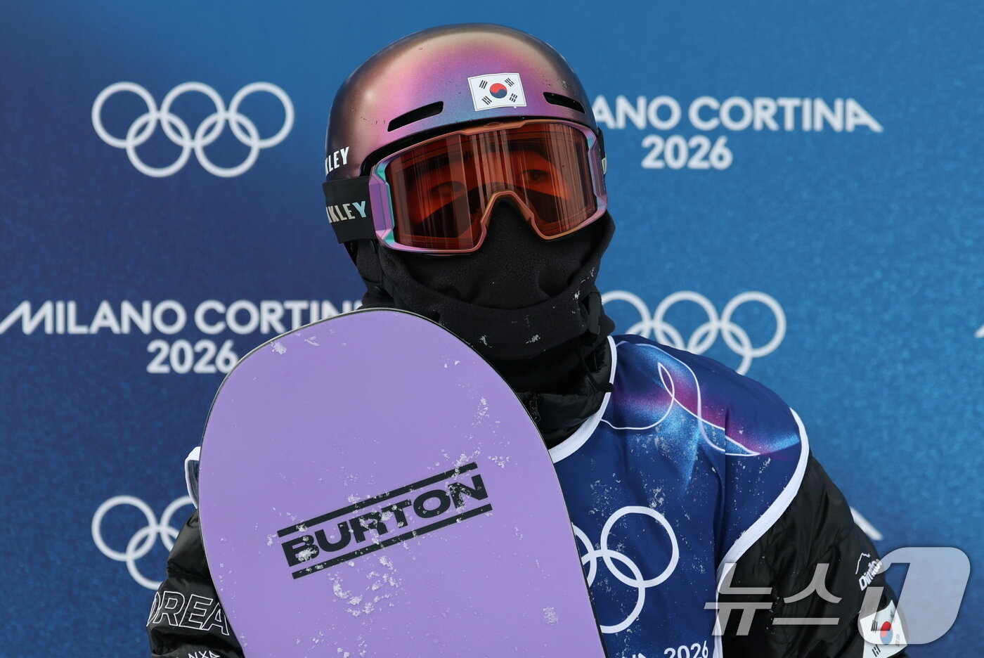 본문 이미지 - 스노보더 유승은이 18일(현지시간) 이탈리아 리비뇨 스노파크에서 열린 2026 밀라노·코르티나담페초 동계올림픽 스노보드 여자 슬로프스타일 결선에 출전해 2차 시기 경기를 마치고 있다. 2026.2.18 ⓒ 뉴스1 김진환 기자