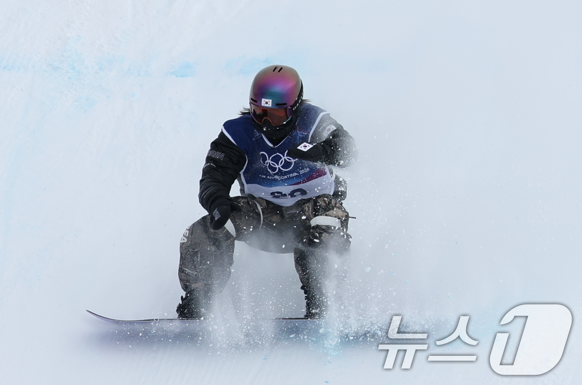 (리비뇨=뉴스1) 김진환 기자 = 스노보더 유승은이 18일(현지시간) 이탈리아 리비뇨 스노파크에서 열린 2026 밀라노·코르티나담페초 동계올림픽 스노보드 여자 슬로프스타일 결선에 …