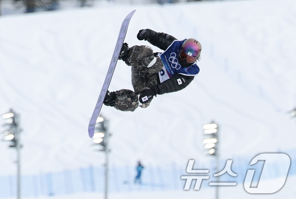(리비뇨=뉴스1) 김진환 기자 = 스노보더 유승은이 18일(현지시간) 이탈리아 리비뇨 스노파크에서 열린 2026 밀라노·코르티나담페초 동계올림픽 스노보드 여자 슬로프스타일 결선에 …