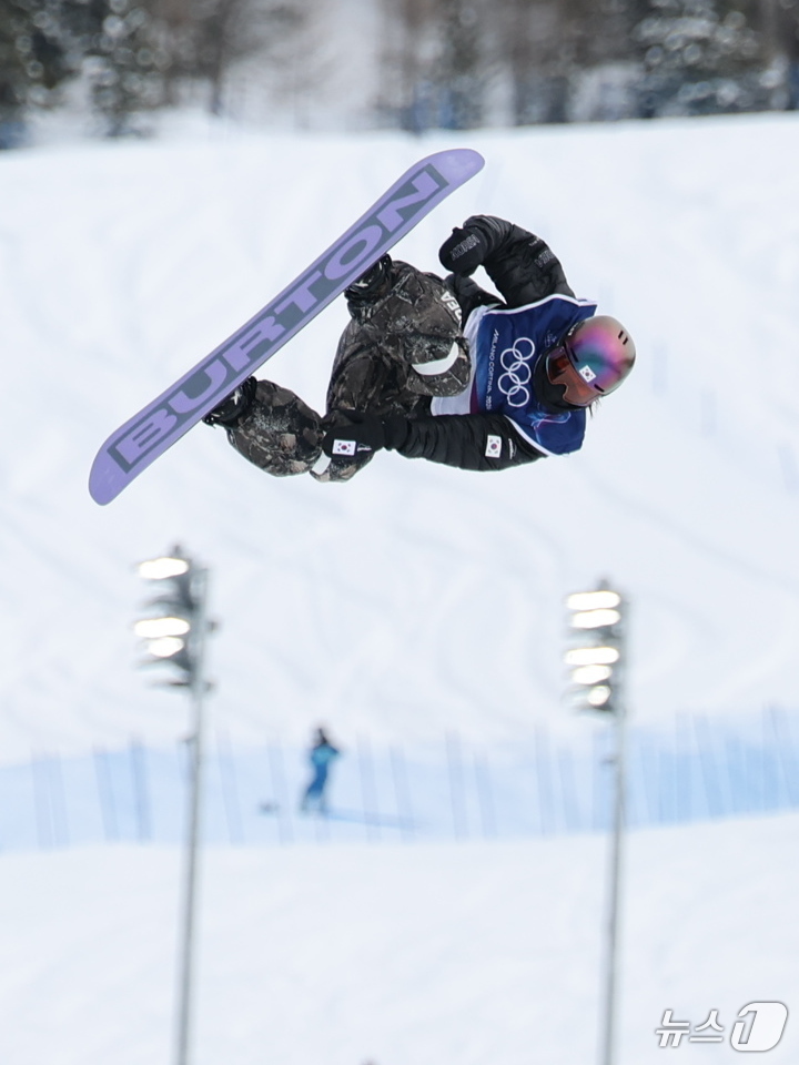 (리비뇨=뉴스1) 김진환 기자 = 스노보더 유승은이 18일(현지시간) 이탈리아 리비뇨 스노파크에서 열린 2026 밀라노·코르티나담페초 동계올림픽 스노보드 여자 슬로프스타일 결선에 …