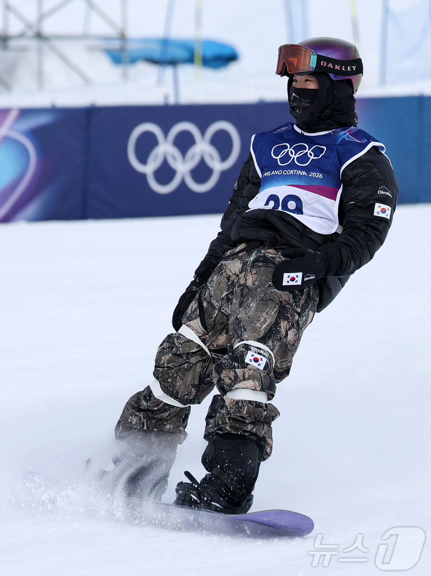 (리비뇨=뉴스1) 김진환 기자 = 스노보드 유승은이 18일(현지시간) 이탈리아 리비뇨 스노파크에서 열린 2026 밀라노·코르티나담페초 동계올림픽 스노보드 여자 슬로프스타일 3차 결 …
