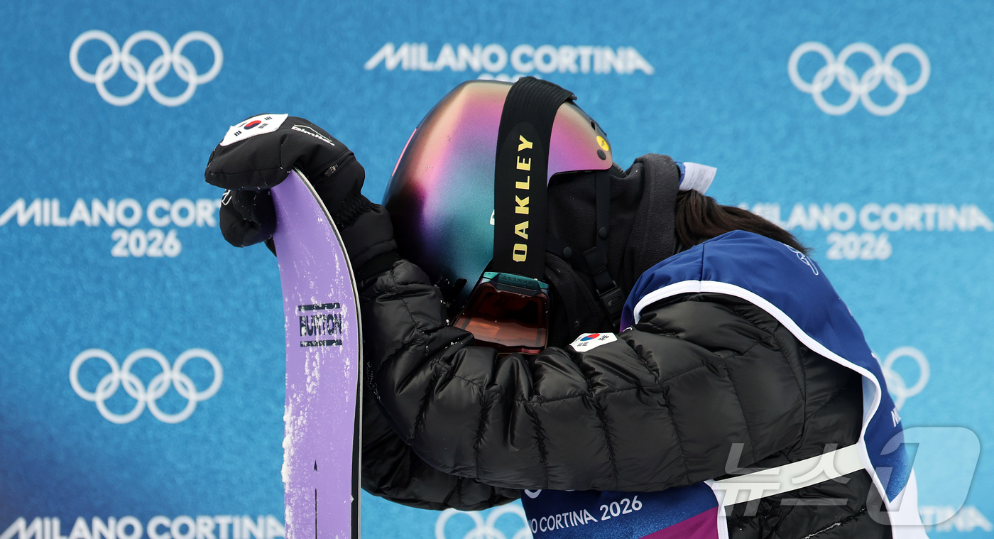 (리비뇨=뉴스1) 김진환 기자 = 스노보드 유승은이 18일(현지시간) 이탈리아 리비뇨 스노파크에서 열린 2026 밀라노·코르티나담페초 동계올림픽 스노보드 여자 슬로프스타일 2차 결 …