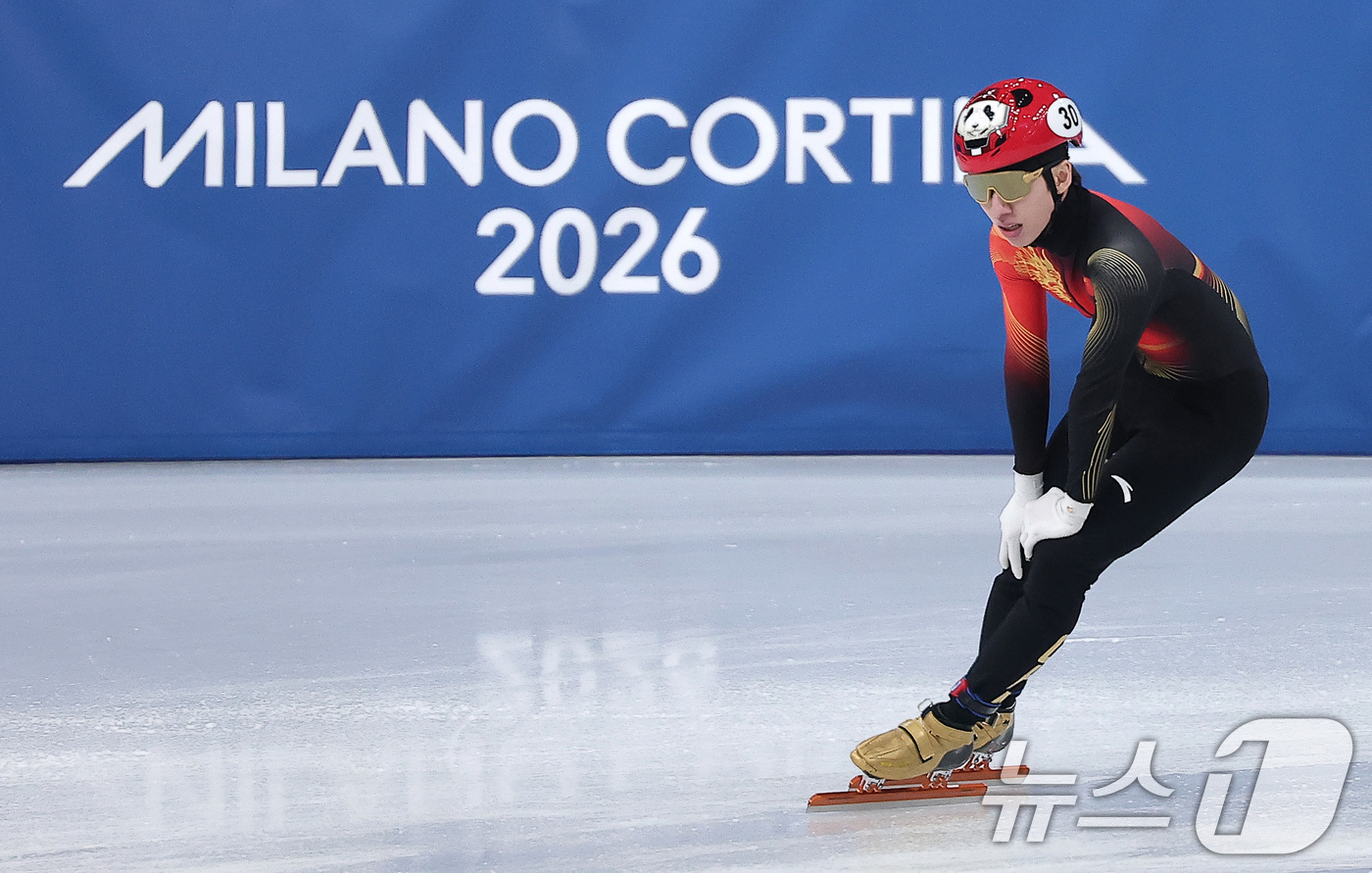 (밀라노=뉴스1) 김성진 기자 = 중국 쇼트트랙 린샤오쥔(한국명 임효준)이 18일(현지시간) 이탈리아 밀라노 아이스스케이팅 아레나에서 열린 2026 밀라노·코르티나담페초 동계올림픽 …