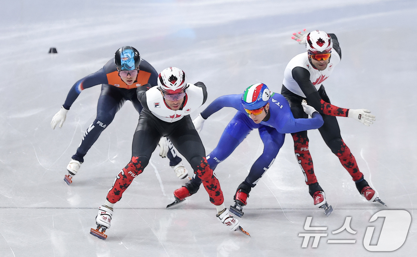 (밀라노=뉴스1) 김성진 기자 = 캐나다 쇼트트랙 선수 윌리엄 단지누가 18일(현지시간) 이탈리아 밀라노 아이스스케이팅 아레나에서 열린 2026 밀라노·코르티나담페초 동계올림픽 쇼 …