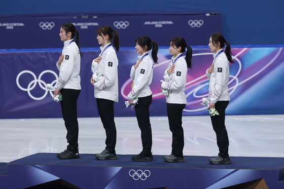 밀라노의 가장 높은 곳에 선 여자 쇼트트랙 대표팀