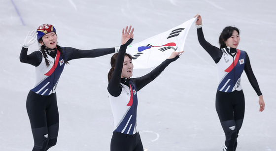 인사하는 심석희·노도희·이소연