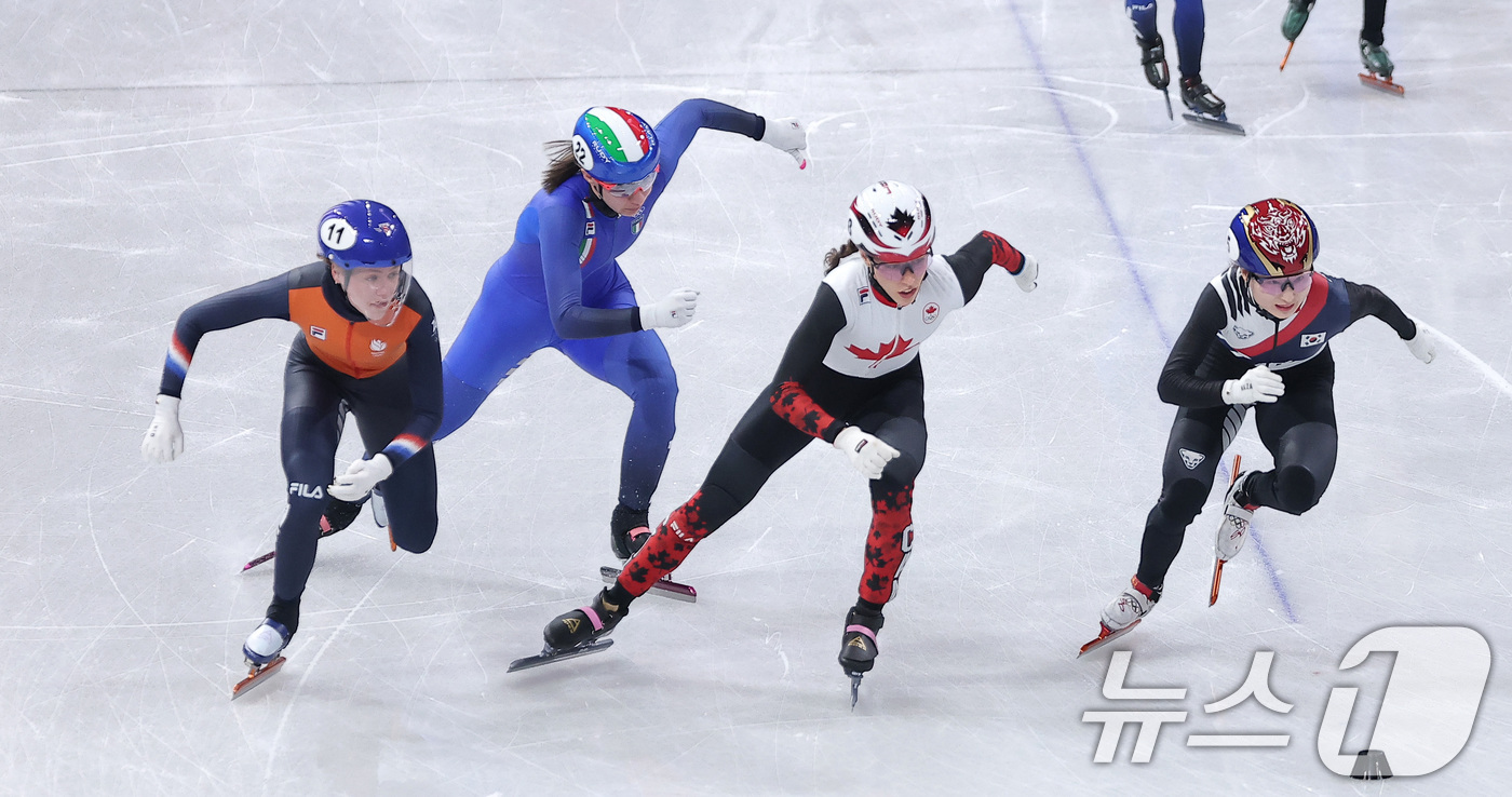 (밀라노=뉴스1) 김성진 기자 = 대한민국 여자 쇼트트랙 대표팀 최민정이 18일(현지시간) 이탈리아 밀라노 아이스스케이팅 아레나에서 열린 2026 밀라노·코르티나담페초 동계올림픽 …