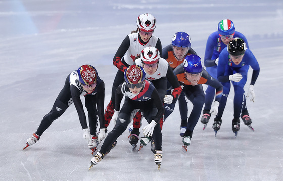 김길리와 교대하는 최민정