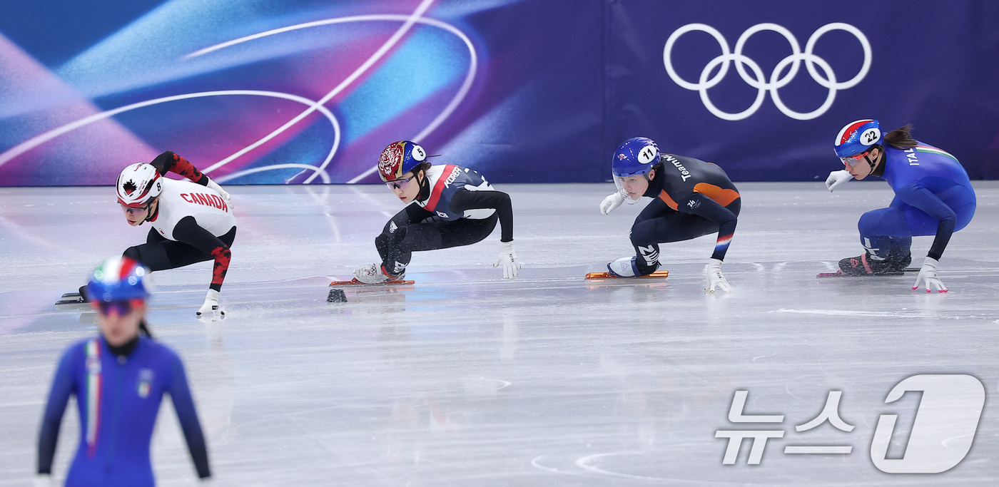 (밀라노=뉴스1) 김성진 기자 = 대한민국 여자 쇼트트랙 대표팀 최민정이 18일(현지시간) 이탈리아 밀라노 아이스스케이팅 아레나에서 열린 2026 밀라노·코르티나담페초 동계올림픽 …