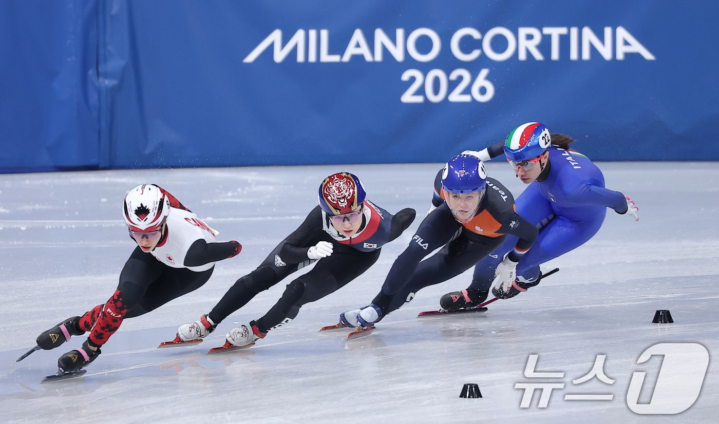 (밀라노=뉴스1) 김성진 기자 = 대한민국 여자 쇼트트랙 대표팀 최민정이 18일(현지시간) 이탈리아 밀라노 아이스스케이팅 아레나에서 열린 2026 밀라노·코르티나담페초 동계올림픽 …