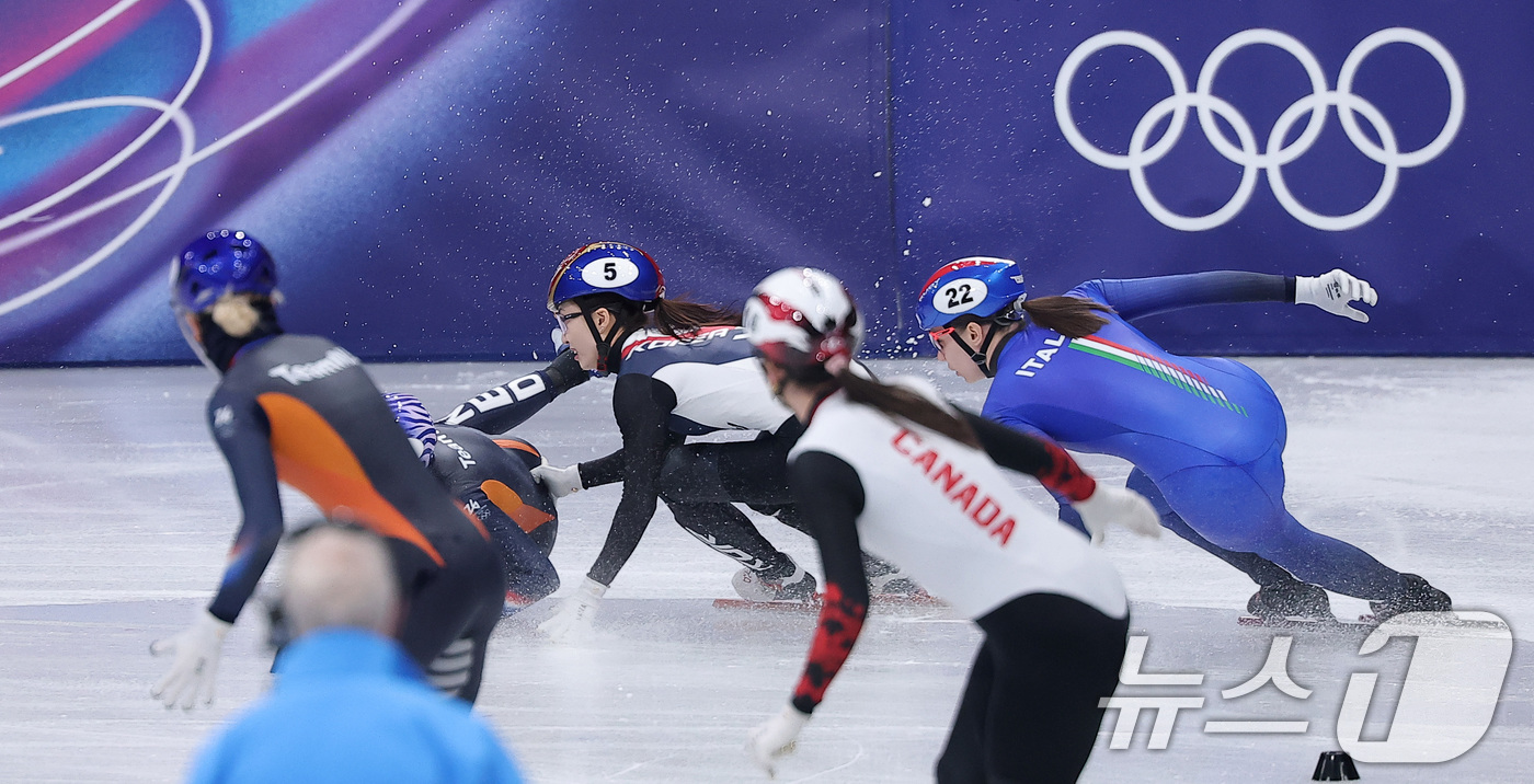 (밀라노=뉴스1) 김성진 기자 = 대한민국 여자 쇼트트랙 대표팀 최민정이 18일(현지시간) 이탈리아 밀라노 아이스스케이팅 아레나에서 열린 2026 밀라노·코르티나담페초 동계올림픽 …