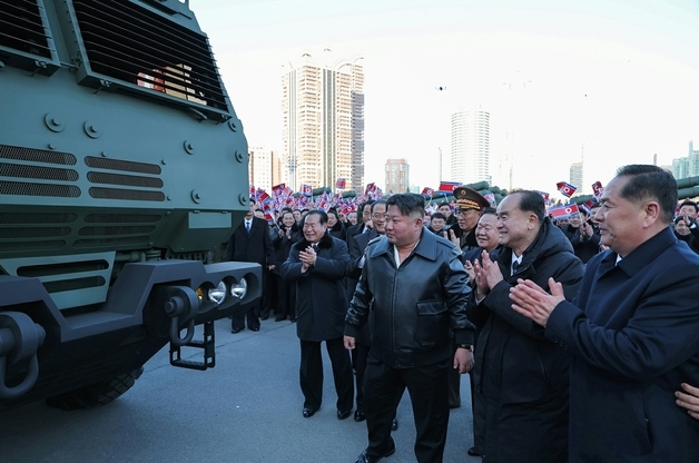 北, '핵+재래식' 병진 노선 공식화…"ICBM·전술미사일 종합체 개발"(종합)