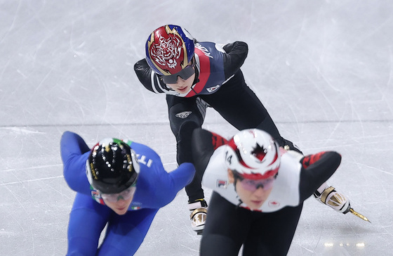 기회 엿보는 김길리