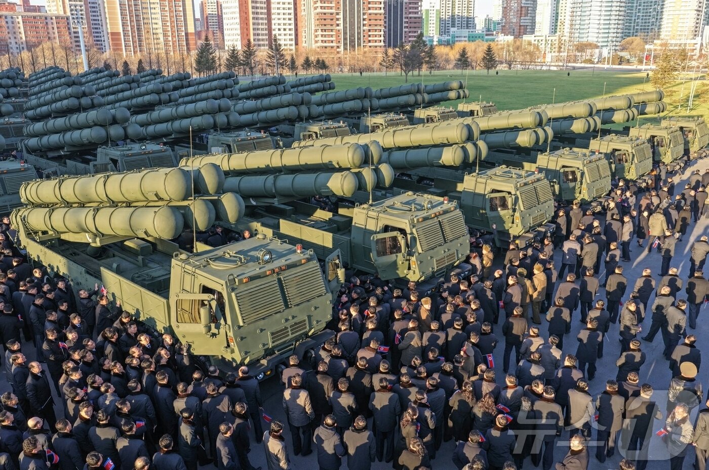 본문 이미지 - (평양 노동신문=뉴스1) = 지난 18일 개최된 600㎜대구경방사포증정식. [국내에서만 사용가능. 재배포 금지. DB 금지. For Use Only in the Republic of Korea. Redistribution Prohibited] rodongphoto@news1.kr