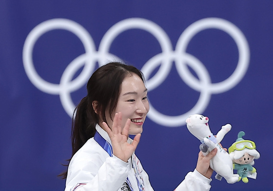 역사 쓴 최민정, 올림픽 개인통산 6번째 메달