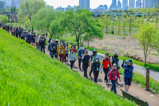 함께 걷는 서울…16기 '서울둘레길 100인원정대' 모집