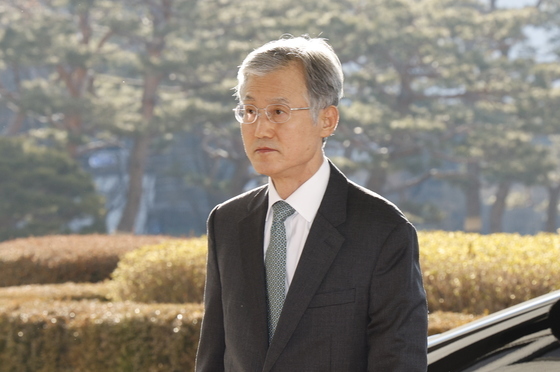 출근하는 조희대 대법원장