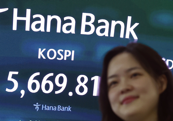 코스피 사상 첫 5600선 돌파