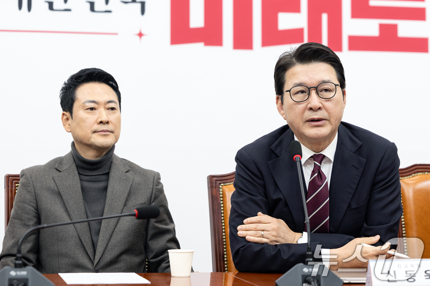 (서울=뉴스1) 이승배 기자 = 신동욱 국민의힘 최고위원이 19일 서울 여의도 국회에서 열린 최고위원회의에서 발언하고 있다. 2026.2.19/뉴스1