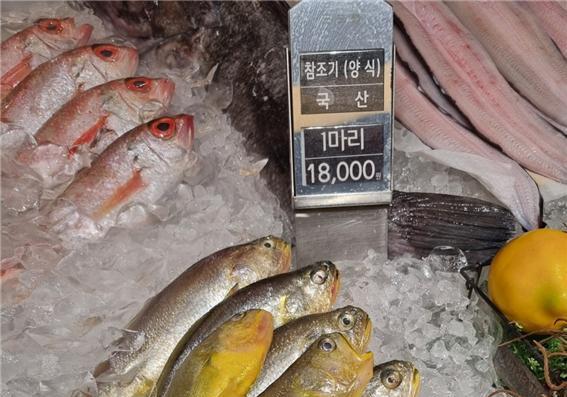 양식 참조기, 현대백화점서 개시…"200g 이상 최상급 판매 중"