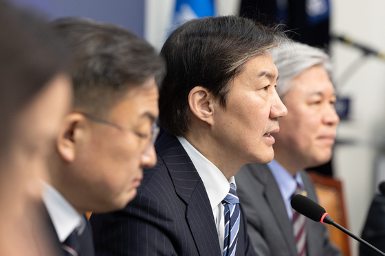 모두발언하는 조국 대표