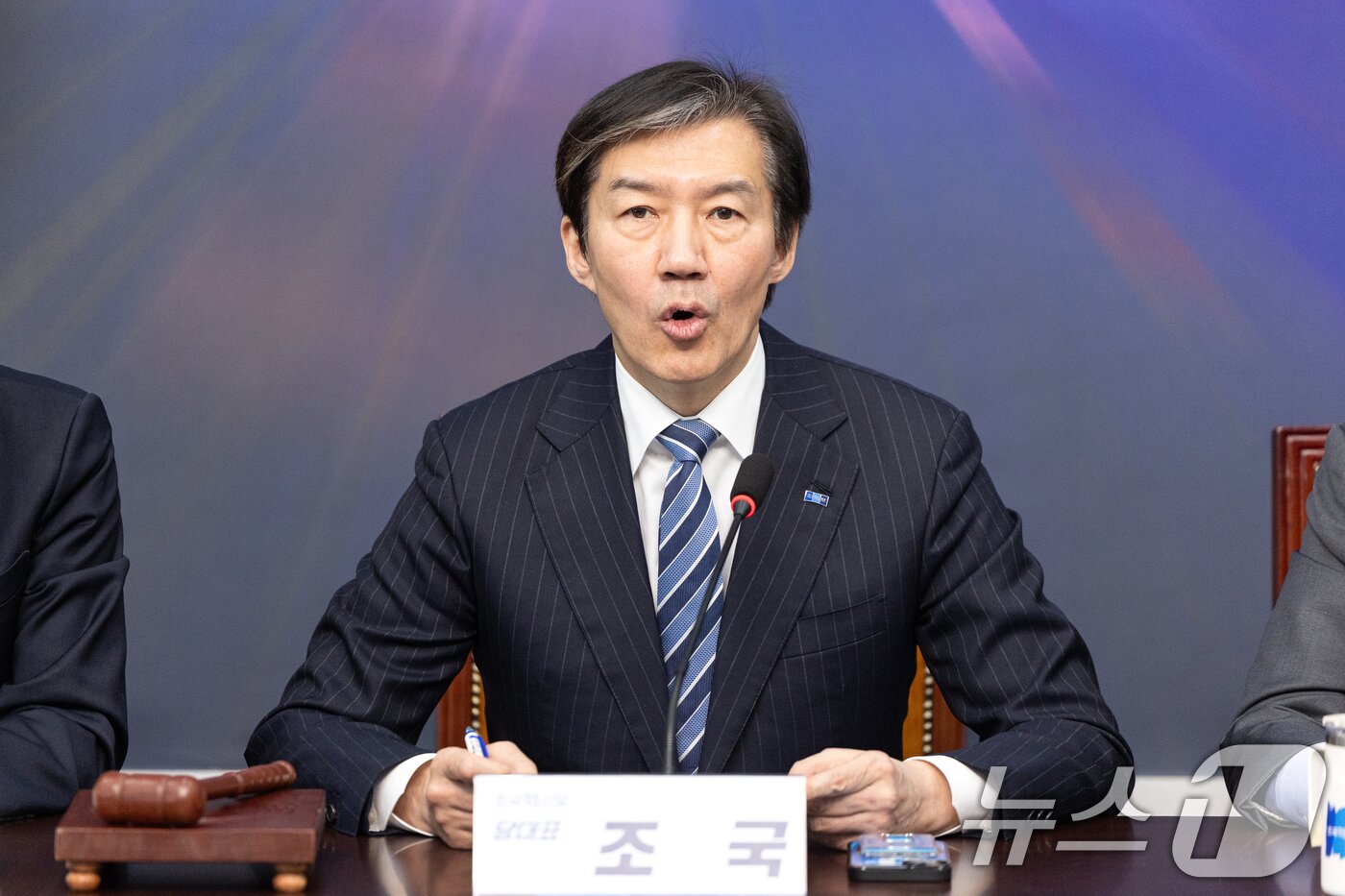 본문 이미지 - 조국 조국혁신당 대표가 19일 서울 여의도 국회에서 열린 최고위원회의에서 모두발언하고 있다. 2026.2.19 ⓒ 뉴스1 이승배 기자