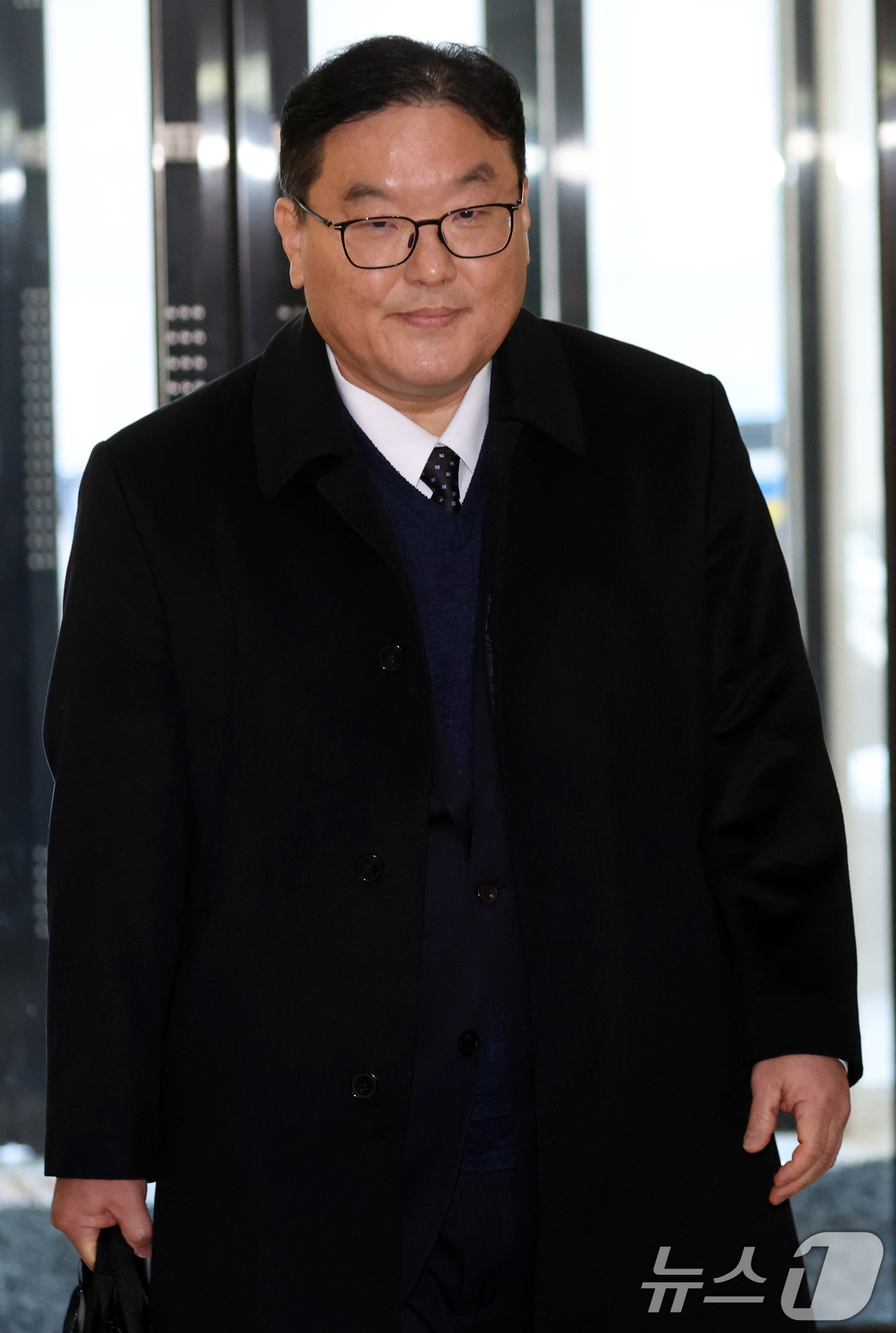 (서울=뉴스1) 김명섭 기자 = 엄희준 광주고검 검사(전 인천지검 부평지청장)이 19일 오전 서울 서초구 쿠팡 퇴직금 미지급 사건 수사 무마 의혹을 수사하는 상설특검팀(특별검사 안 …