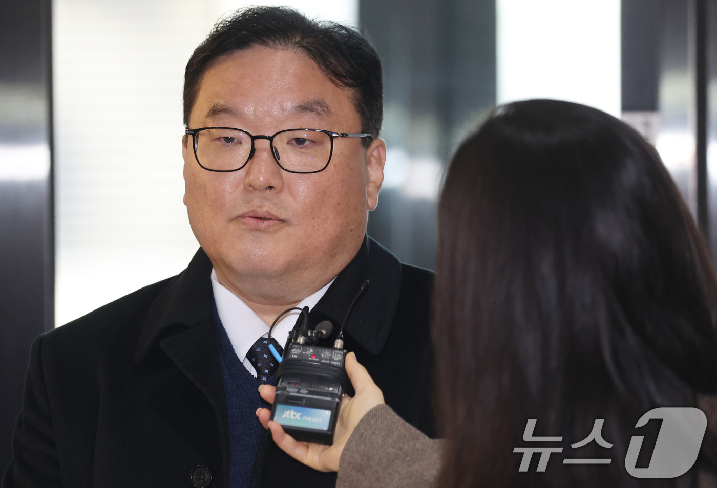 (서울=뉴스1) 김명섭 기자 = 엄희준 광주고검 검사(전 인천지검 부평지청장)이 19일 오전 서울 서초구 쿠팡 퇴직금 미지급 사건 수사 무마 의혹을 수사하는 상설특검팀(특별검사 안 …