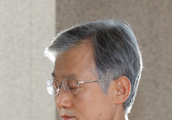 출근하는 조희대 대법원장