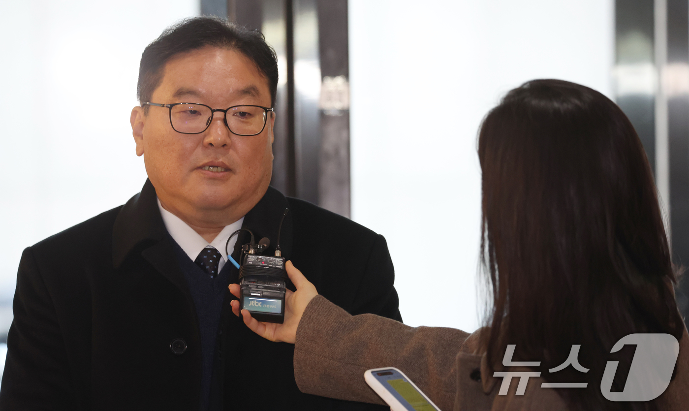 (서울=뉴스1) 김명섭 기자 = 엄희준 광주고검 검사(전 인천지검 부평지청장)이 19일 오전 서울 서초구 쿠팡 퇴직금 미지급 사건 수사 무마 의혹을 수사하는 상설특검팀(특별검사 안 …