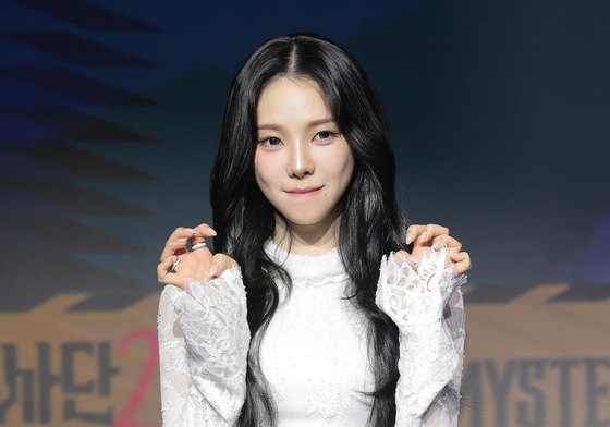 에스파 카리나, 짧은 치마 입고 '애교 플러팅'